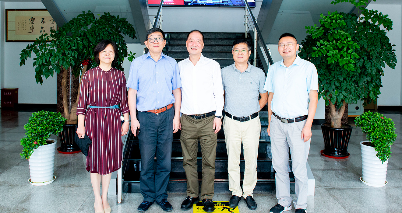 區稅務局領導蒞臨我司視察指導工作(圖2) 區稅務局領導蒞臨我司視察指導工作(圖2)